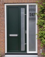 Raamfolie verticaal met horizontale strepen en huisnr